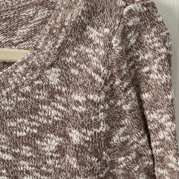 Old Navy sweater. 3/4 sleeves. Tan and White. Size M. - Picture 4 of 7